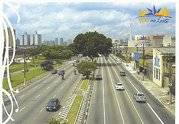 RADIAL LESTE - Chamada de Avenida Alcântara Machado no seu trecho inicial, no Brás e na Móoca, a Radial Leste é a principal ligação entre a Zona Leste e a Zona Oeste, via Elevado Costa e Silva. A via foi oficializada em 1953 e homenageia o escritor José de Alcântara Machado Oliveira, autor de Brás, Bexiga e Barra Funda e Vida e Morte do Bandeirante. Foto: Fabio Nunes